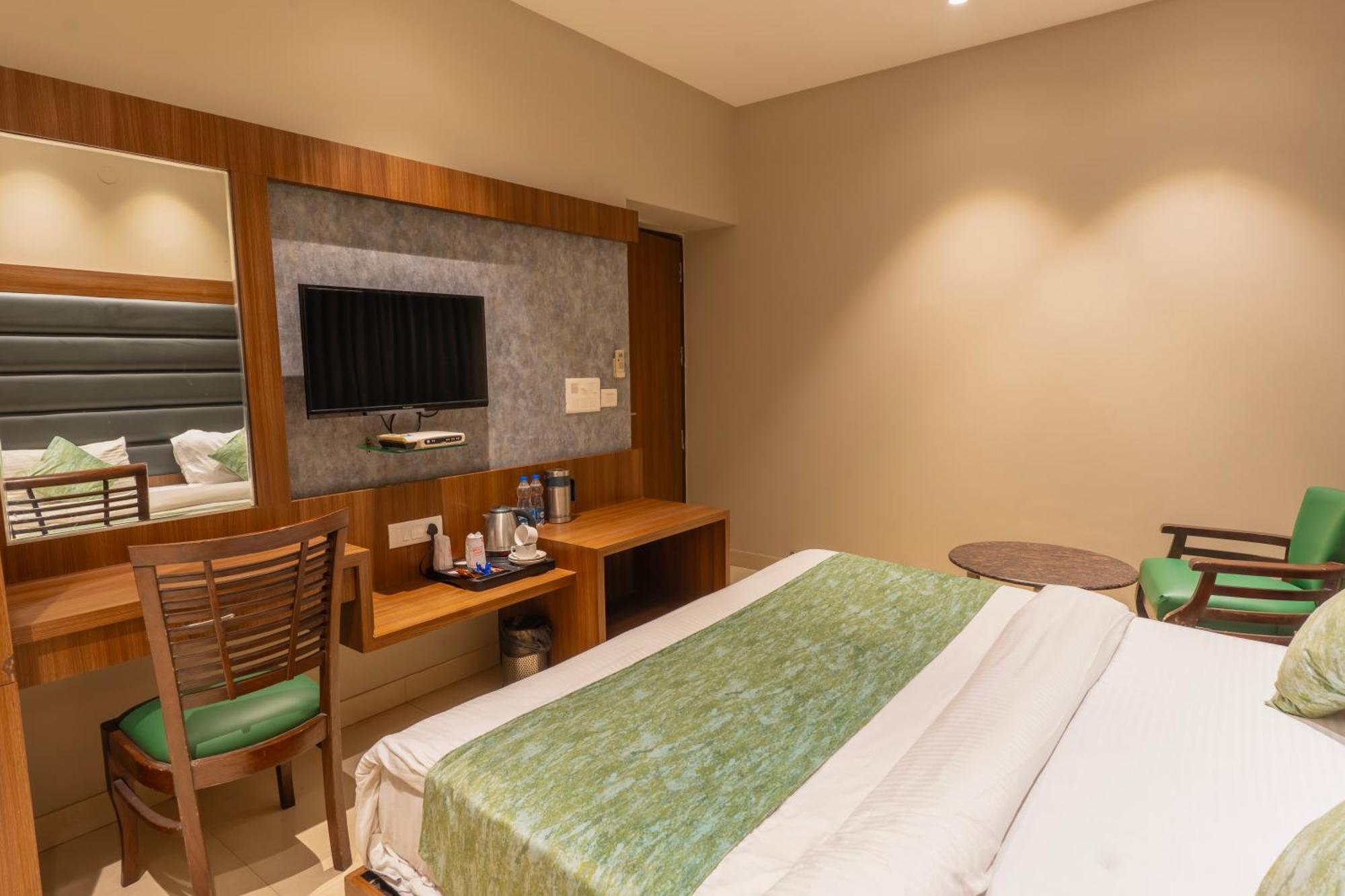 Hotel Amritsar International 2 Min Walk From Amritsar Bus Stand Экстерьер фото
