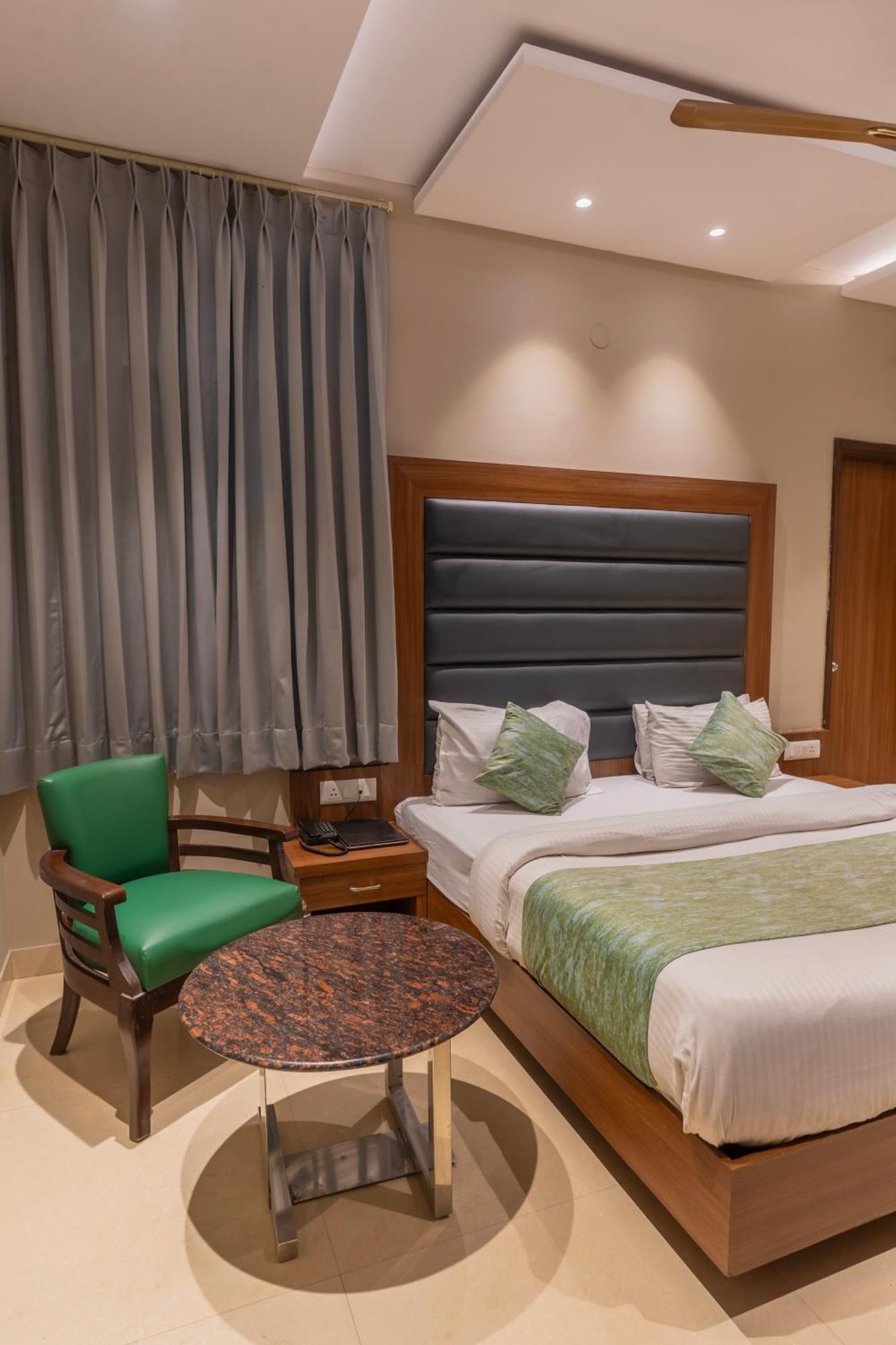 Hotel Amritsar International 2 Min Walk From Amritsar Bus Stand Экстерьер фото